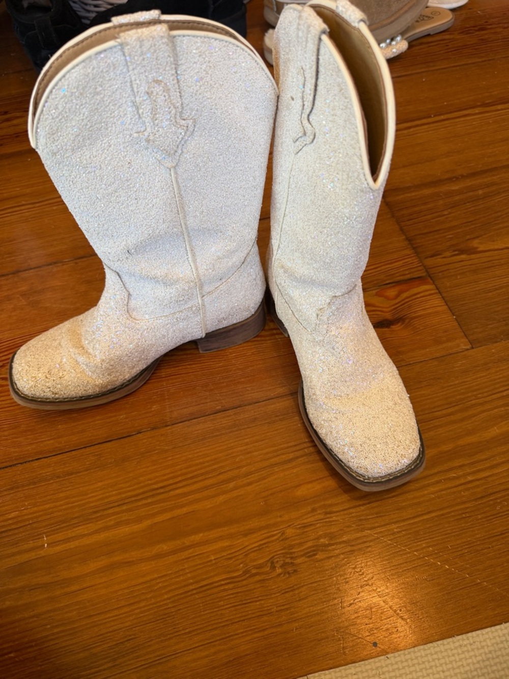 Girl’s Sparkly Cream Cowboy Boots